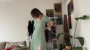 Preizkušam obleke in krila s kurvastim šarmom