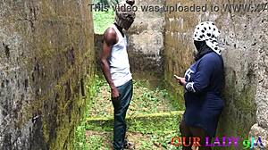El Chico Local Afortunado Follando Coño a Reina Slay de Lagos en el Monte en Nigeria