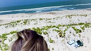 Étrangère taquine finit par une surprise de creampie anal