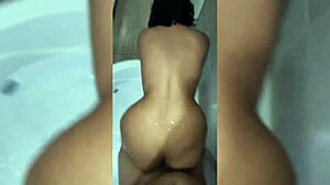 Oye, únete a mí en la bañera con mi sobrino político