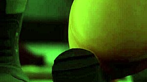 그가 사냥하는 동안 그의 여친이 다른 남자들과 훈련. 충격적인 퍼리 이야기!