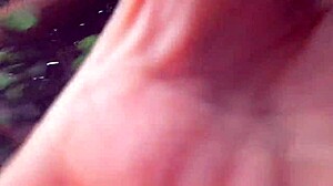 Хей, защо да се дърпам за една курва, която минава в обществено място?