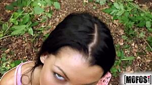 Mofos com - Sofia Like wird aufgegabelt für öffentliche 18+ Teen Action