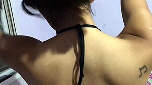 Mi sesa kurca v tigrovem spodnjem perilu, pička na javnem z mojo prijateljico