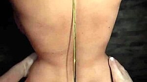 Doublejeckylll zeigt Chun-Li, die in der Dusche nass wird