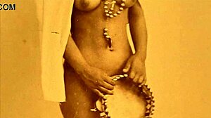 Wild orgy explodes in Moorish harem night