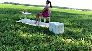 Yo, baise backstage avec une blonde chaude en action sauvage !