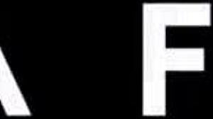 Тази 18-годишна изкушава захарния си татко навън с мокро пръскане на путка по видео обаждане