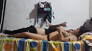 que rica mamada me da mi vecina y terminamos follando con handjob y creampie en su pussy