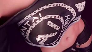 Animation Melody Vicineko avec sperme sur seins et branlette