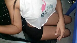 ลูกเลี้ยงอวบขัดจังหวะลูกสาวเลี้ยงสวยในชุดชั้นในสำหรับครั้งแรกผสมเชื้อชาติ