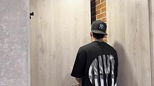 Mlad 18+ fant ponudi tujcu bivališče v zameno za sex - Danner Mendez in Athenea Rose