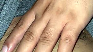 Чукам моята доведена братовчедка на семейно събиране с анал