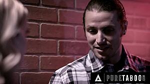 Пуре Табу Децептиве Црееп се претвара у војника да намамљује усамљену Цоди Воре у такси и прати је кући