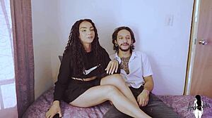 Φίλη γαμάει άντρα κατά τη διάρκεια βραδιάς ταινίας, ανακαλύπτεται στο τέλος