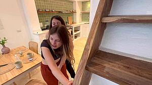 Cámara graba a mi esposa siendo infiel con perra de su mejor amiga