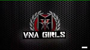 性感红发西里在床上诱惑并骑乘粗大假阳具秀