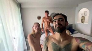 Troca de Casais Amadores Onde Garotas Tentam Penetração Dupla