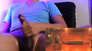 유니폼 입은 여자가 카메라에 잡혀 박다