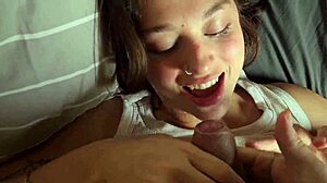 Mein Freund fickt mein hübsches Gesicht und füllt meinen Mund mit Sperma POV