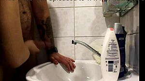 Hjälpte honom med morgonståndet på kul animevis