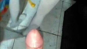 Bonequinha de calcinha nova brinca com brinquedo sexy