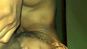 Squirt forte e lui lecca ogni goccia!