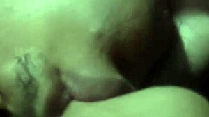 Милая MILF меняется слюной с моей новой женой