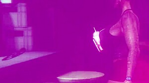 Wanita Kongkek Semasa Tunggu Makanan!