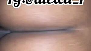 18-jarige roodharige vriendin neemt grote pik in nat thuisgeneukt