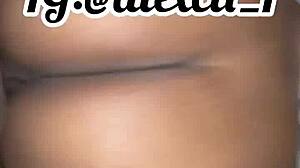 18-летняя рыжая девушка принимает большой член в мокром домашнем трахе