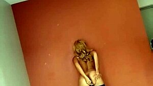 Hantai Showroom Setoy with Skinny Beauty Spreading Solo