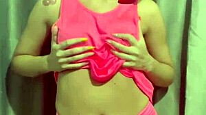 Det store røv pernoquitas ryster, mens hun tager monsterpik creampie i sine huller