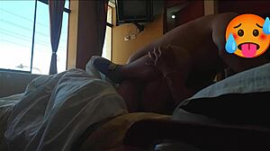Maduro de 58 Años Explodes Thrice Inside Young Whore for Cash