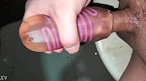 只是一个巴西人在这个热辣片段中独自手淫