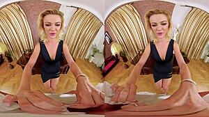 Czech Vr 366 - Cherry Kiss лекува ерекцията ти с целувки по циците, кучешка, естествени цици, разтягане, POV минет