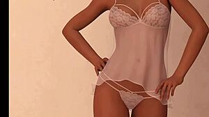 De ce Megan primește toate aceste scene obscene cu robot și spermă în lecții de actorie?