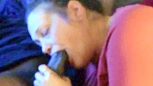 נותנת לו גאוק גאוק עם זין שחור גדול בגרון עמוק