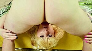 Yagami Light在POV肛交Hentai中喂Misa Amane他的精液