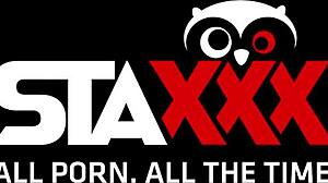 Alexa Cruz bierze białego kutasa w dupę