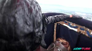 Anal dominans af moden kvinde i ballon