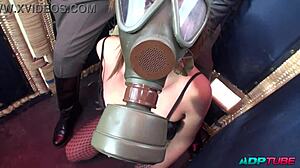 Anální dominance zralé ženy v balónu