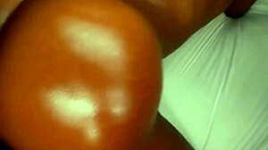 Salope ébène livre service en chambre creampie avec BBC