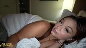 Pokušavam da odremam u stanu svoje posestrime na fakultetu, scena sa Skarlet Venom