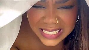 Моя сводная сестра застает меня трахающимся и присоединяется, чтобы принять мой огромный член