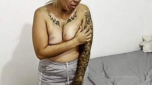 recogiendo a chica sin hogar de la calle