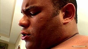 Μελαχρινή χρειάζεται BBC για να μπει στην ομάδα