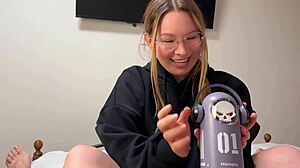 Dia Terlalu Comel Untuk Porno