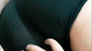 Min stesøster delte seng med meg og jeg ga henne en massasje