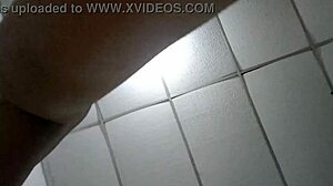 Sestřenice šuká zatímco bratr kouká